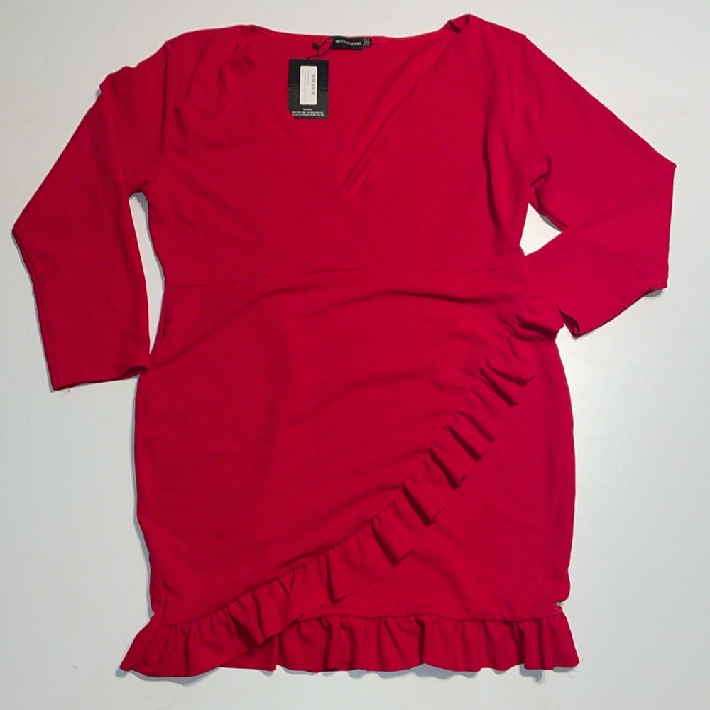 PrettyLittleThing Plus Red Ruffle Detail Wrap Dress - Picture 4 of 6